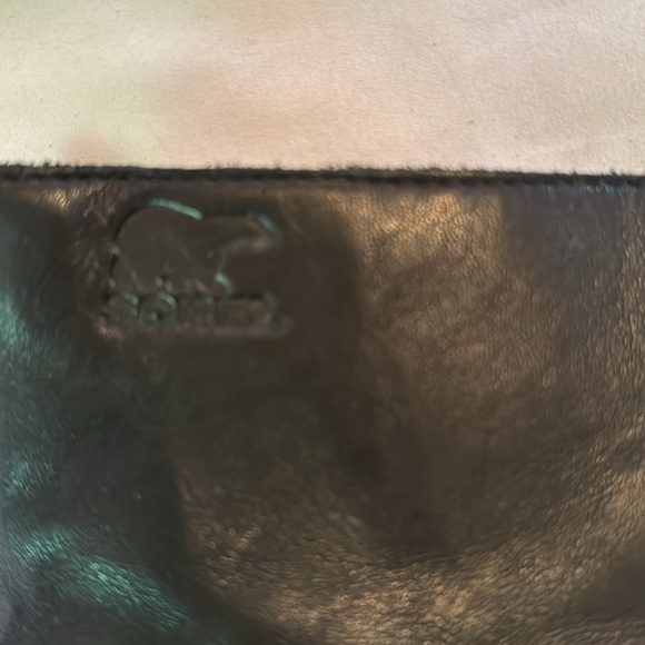 Sorel black leather stacked heeled weatherproof boots. Size 9 - Picture 5 of 5